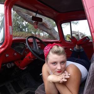 Meet your Posher, Hailie